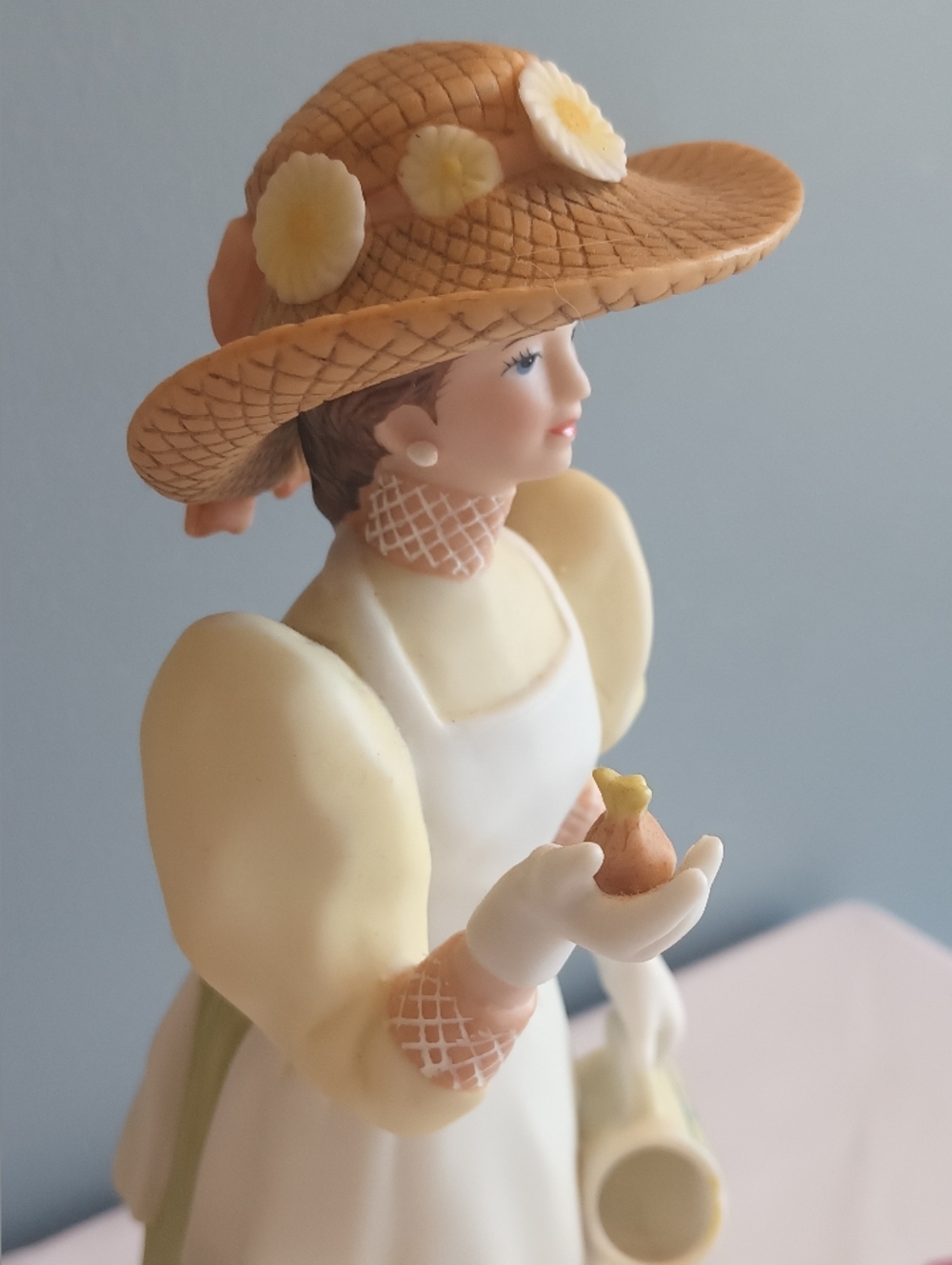 𝐀𝐕𝐎𝐍 𝐌𝐫𝐬.𝐀𝐥𝐛𝐞𝐞 𝟐𝟎𝟎𝟖 𝐓𝐞𝐧𝐝𝐢𝐧𝐠 𝐇𝐞𝐫 𝐆𝐚𝐫𝐝𝐞𝐧 𝐅𝐢𝐠𝐮 - Picture 10 of 17